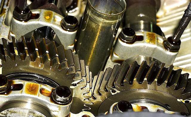 夏季汽車(chē)“防中暑”,潤(rùn)滑油需要注意哪些問(wèn)題